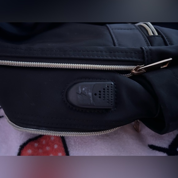 modoker backpack! Very spacious and has a charger input!! Fits laptops and etc - Picture 6 of 6